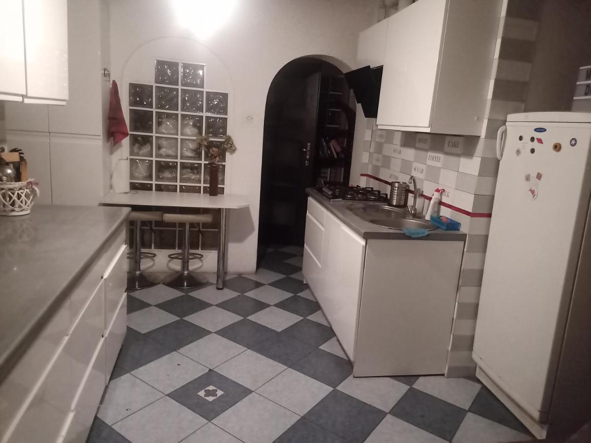 Kwatera prywatna Pokój W Domu Z Dużym Ogrodem